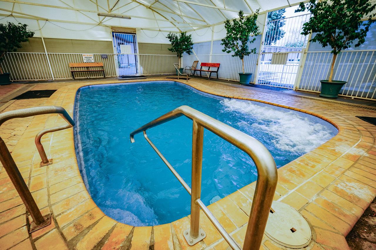 Artesian Spa Motel Moree Bagian luar foto