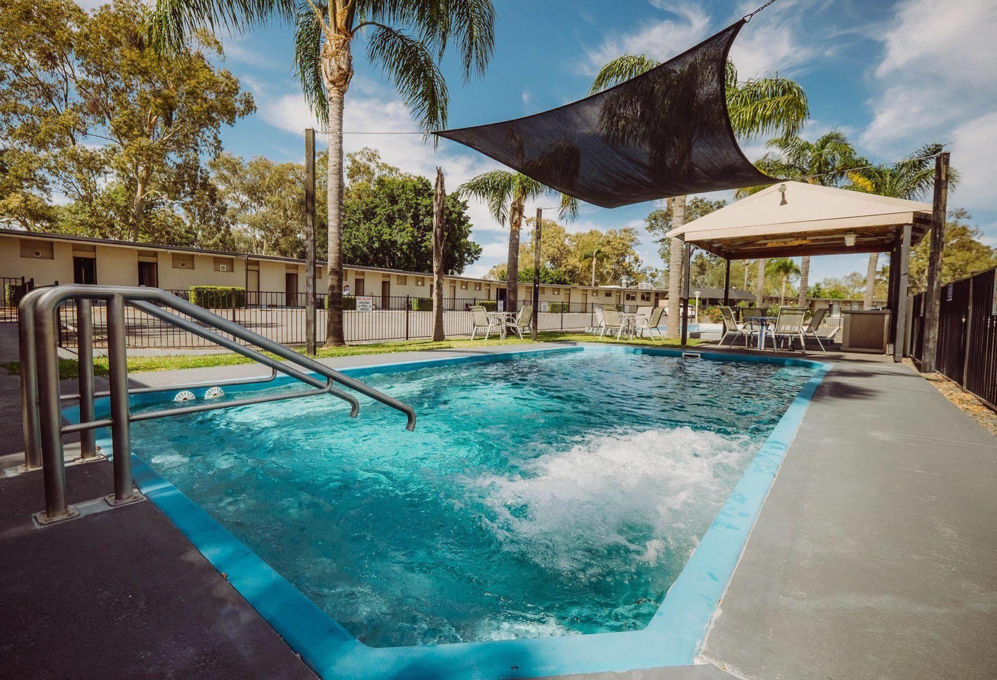 Artesian Spa Motel Moree Bagian luar foto